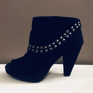 Kenneth Cole Reaction ankle boots (very new!) 6.5
